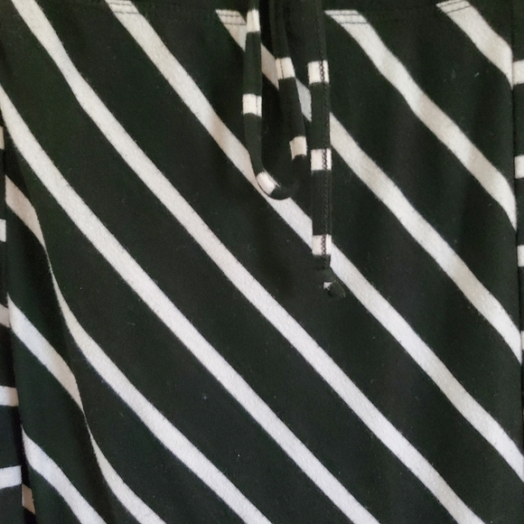 GAP Large Skirt, black and white stripe. - Picture 2 of 3